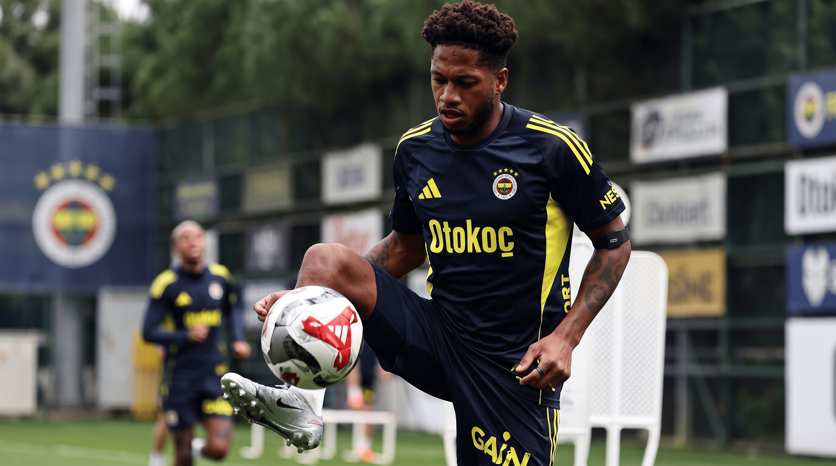 Volante Fred em treinando pelo Fenerbahçe durante a temporada 2025/26.